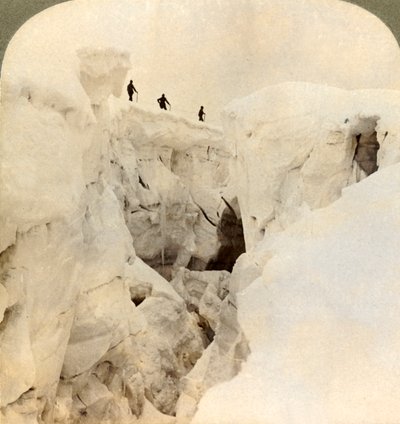 Zejście z Mount Blanc - ogromne szczeliny w pobliżu szczytu, Alpy, 1901. autorstwa Underwood and Underwood