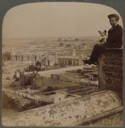 Z katedry w San Francisco, na największej azteckiej piramidzie, patrząc na Cholula w Meksyku, 1901. autorstwa Underwood and Underwood