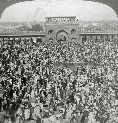 Na dziedzińcu Meczetu Jumma, Delhi, Indie, 1903. autorstwa Underwood and Underwood