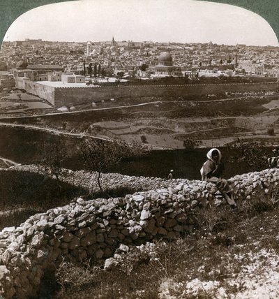 Jerozolima widziana od południowego wschodu, ukazująca miejsce świątyni, Palestyna, lata 1900. autorstwa Underwood and Underwood