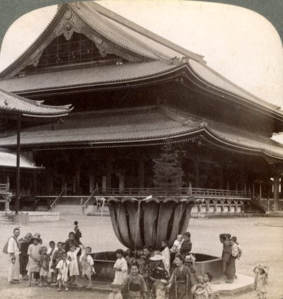 Główny front Higashi Hongan-ji, największej świątyni buddyjskiej w Japonii, Kioto, 1904. autorstwa Underwood and Underwood