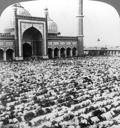 Modlitwa w Jumma Musjid, Delhi, Indie, 1904. autorstwa Underwood and Underwood