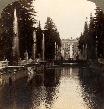 Aleja Fontann, Pałac Cesarski w Peterhofie, Rosja, 1897. autorstwa Underwood and Underwood