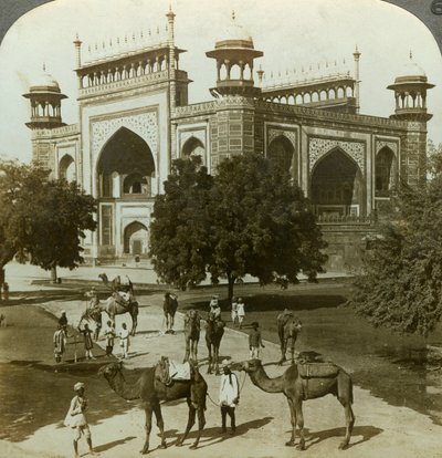 Grób Akbara, Sikandarah, Uttar Pradesh, Indie, ok. 1900. autorstwa Underwood and Underwood