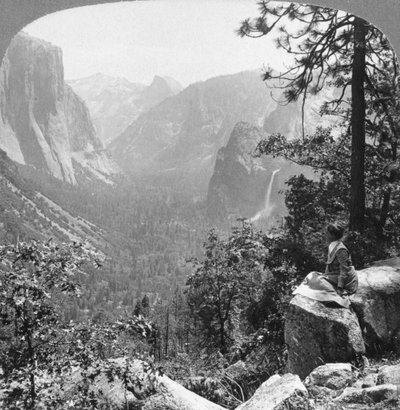 Widok z Inspiration Point przez Yosemite Valley, Kalifornia, USA, 1902. autorstwa Underwood and Underwood