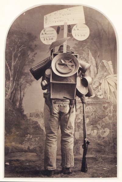 ["Forty-niner" Street Advertiser in Studio, San Francisco]. autorstwa Unidentified