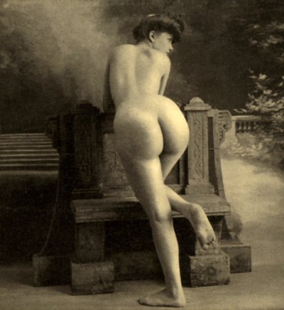 Akt kobiecy, ok. 1900 (zdjęcie w sepii) autorstwa Unknown