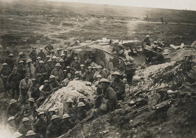 Oficjalne zdjęcie zrobione na froncie zachodnim ?D 1641. Jeden z naszych czołgów we Flers.?, 1916 autorstwa Unknown