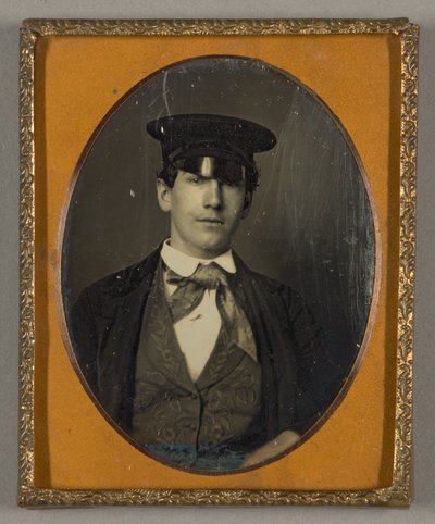 Bez tytułu (młody mężczyzna w kapeluszu) autorstwa Unknown