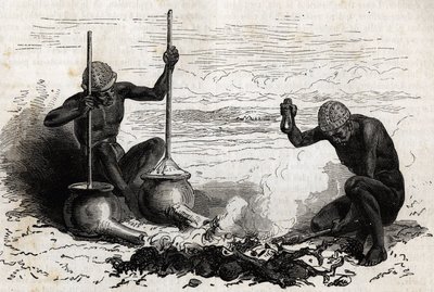 Kowale Lakoutas (plemię położone w rejonie Górnego Nilu), rozwidlona gałązka służy jako szczypce, dwa kamienie służą jako młot i kowadło, dwa gliniane garnki z długimi rurami u podstawy służą jako miechy do rozpalania węgla drzewnego, garnki są mocne o kaw autorstwa Unknown artist