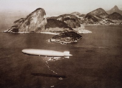 Graf Zeppelin (Graf-Zeppelin) w zatoce Rio de Janeiro na tle "cukrowego chleba" w dniu 25.05.1930 r. autorstwa Unknown Artist
