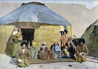 Grupa Teków (rosyjskich nomadów) przed swoją jurtą, koniec XIX wieku autorstwa Unknown artist