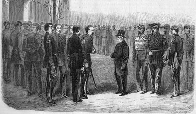 Styczeń 1873: Adolphe Thiers (1797-1877), francuski polityk, prezydent republiki w towarzystwie ministra wojny i generała Hartunga odwiedza Ecole Polytechnique. Grawerowanie z 1873 roku. autorstwa Unknown artist