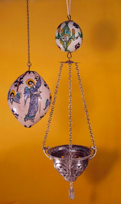 Sztuka Wschodu: polichromowane kule fajansowe z aniołami. XIX-wieczny Paryż, muzeum ormiańskie autorstwa Unknown artist