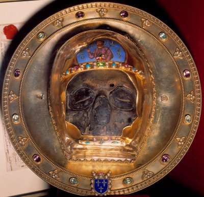 Relikwia: czaszka św. Jana Chrzciciela sprowadzona w 1206 r. z IV krucjaty do Konstantynopola, skarbnika zakrystii katedry w Amiens. autorstwa Unknown artist