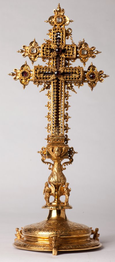 Krzyż relikwiarzowy. Kowalstwo z juwelami. Opactwo pochodzenia (Saint-Amand Tournai, ex-Elnone. XVI wiek. autorstwa Unknown artist