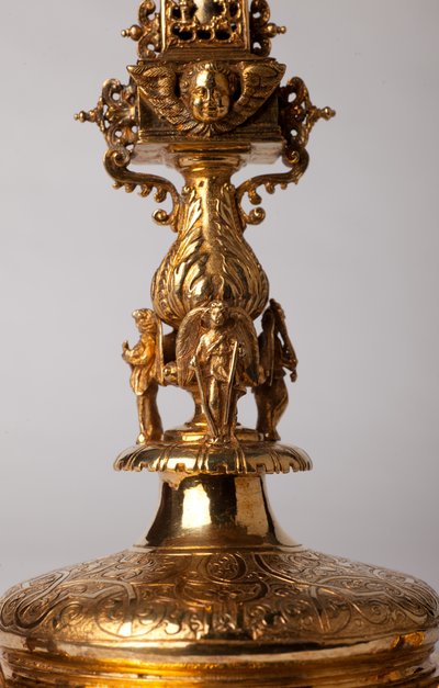 Krzyż relikwiarzowy. Kowalstwo z juwelami. Opactwo pochodzenia (Saint-Amand Tournai, ex-Elnone. XVI w. Detal. autorstwa Unknown artist