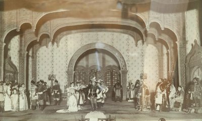 Scena de la piece de theatre ""le Faux Dmitri"" przez Aleksandra Nikołajewicza Ostrowskiego (1823-1926). Teatr Maly de Moscou. Fotografia, anny 1870. Państwowe Centralne Muzeum Teatralne im. A. Bachruszyna, Moskwa Scena ze sztuki teatralnej „Fałszywy Dymit autorstwa Unknown artist