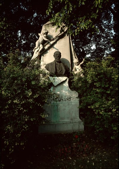Widok grobu austriackiego kompozytora i dyrygenta Franza von Suppe (1819-1895) na cmentarzu centralnym w Wiedniu (Zentralfriedhof), Austria autorstwa Unknown artist