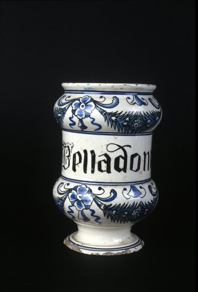 XVI wieczny garnek apteczny zawierający Belladonna, toksyczne zioło stosowane w farmacji. Muzeum Nauki i Techniki, Mediolan. autorstwa Unknown artist