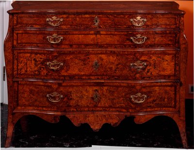 Meble: komoda wykonana z drewna cedrowego. 1735-1745 ok. Ciemny. 97x137x68 cm Kolekcja prywatna autorstwa Unknown artist
