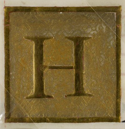 Podświetlany inicjał "H" we wzorze pieluchy z podręcznika chóru autorstwa Unknown artist