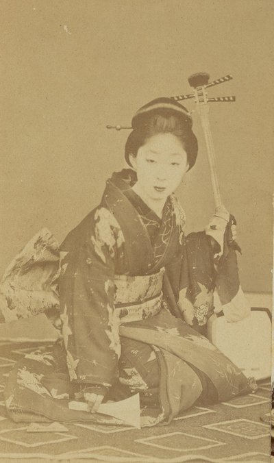 [Klęcząca Japonka] autorstwa Unknown artist