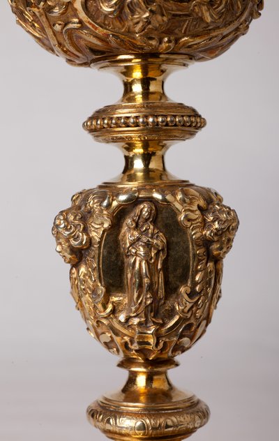 Kowalstwo. Kielich. Dar kanonika A. Le Vaillanta de la Bassarderie, dziekana kapituły katedralnej 1726-1758. XVIII wiek. Szczegół. autorstwa Unknown artist