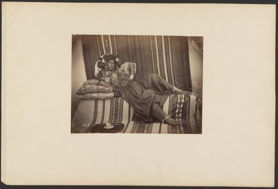 [Leżąca algierska odaliska, plemię Ouled Nail]. autorstwa Unknown artist