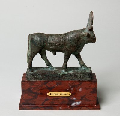 Statuetka Byka Apis autorstwa Unknown artist