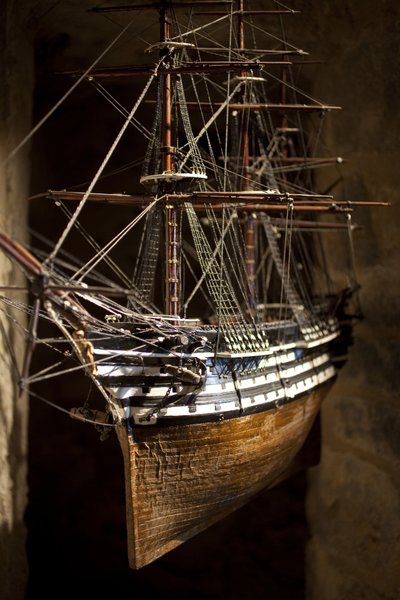 Marengo. Model wotywny, widziany z dziobu, po 1810 r. Wzorcowe włókna drewniane, odważne i roślinne. Muzeum Morskie w Brześciu. autorstwa Unknown artist
