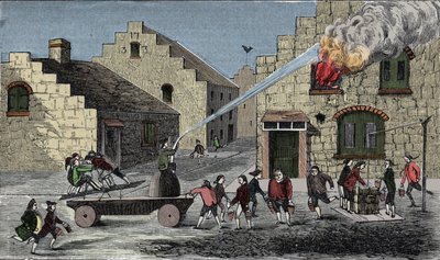 Użycie pompy pożarniczej do gaszenia pożaru. Grawerowanie z 1733 roku. autorstwa Unknown artist