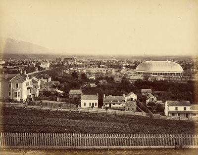 [Widok na Salt Lake Tabernacle i miasto]. autorstwa Unknown artist