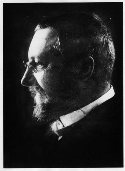 Alfred Binet, francuski fizjolog i psycholog, uczeń Charcota (1857-1911). autorstwa Unknown photographer