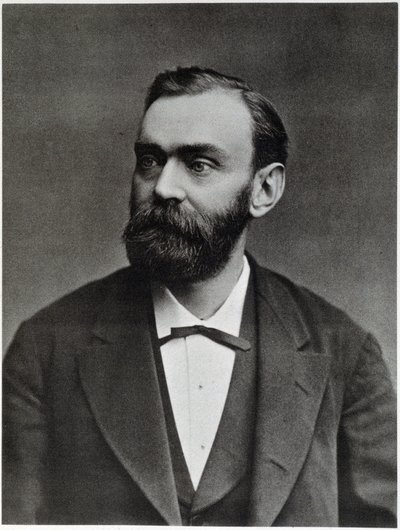 Alfred Nobel w wieku 50 lat - fotografia autorstwa Unknown photographer