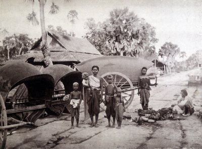 Kambodżanie na Angkor Vat Road autorstwa Unknown photographer