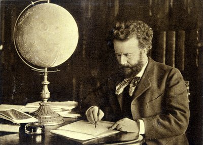 Camille Flammarion przy swoim biurku autorstwa Unknown photographer