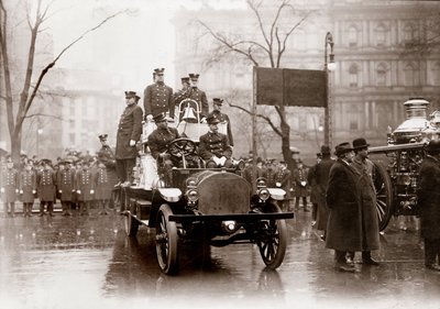 Straż pożarna wyposażona w nowe pompy pożarnicze i pojazdy, Nowy Jork 1913. Zdjęcia. autorstwa Unknown photographer