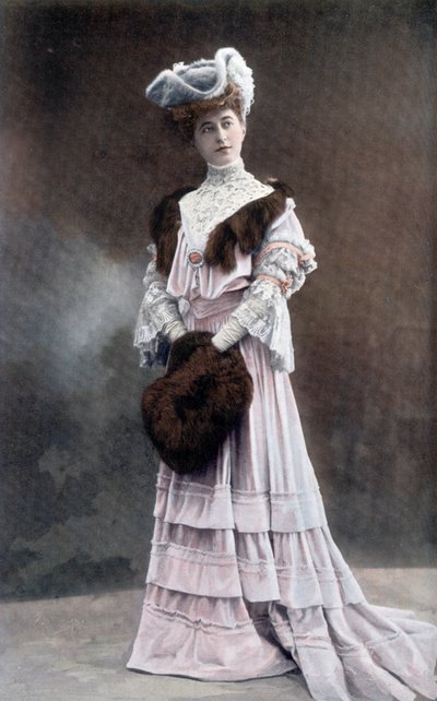 Francuska komiczka Gabrielle Dorziat (1880-1979), zdjęcie Reutlingera z francuskiej gazety "Le Theatre" z września 1905 r. autorstwa Unknown photographer