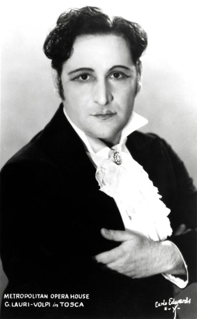 Giacomo Lauri-Volpi w "Tosce" - w Metropolitan Opera House w Nowym Jorku autorstwa Unknown photographer