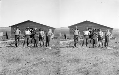 Portret grupowy osadników żydowskich w kibucu w Palestynie, ok. 1923 r. autorstwa Unknown photographer