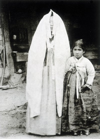 Koreańska kobieta i młoda dziewczyna autorstwa Unknown photographer