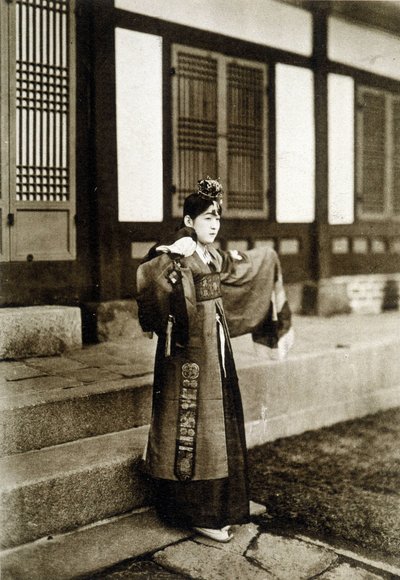 Tancerka Kusang Coreenne (koniec XIX wieku). autorstwa Unknown photographer