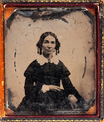 Portret kobiety. Dagerotyp (Daguerre) pod ramą ok. 1850 r. autorstwa Unknown photographer