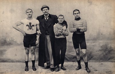 Portret ekipy cyklu Gladiator. Fotografia, koniec XIX wieku, Paryż. Dz. Selva. autorstwa Unknown photographer