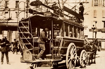 Tylny koniec tramwaju konnego. autorstwa Unknown photographer