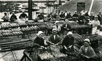 Przemysł sardynkowy, Finistère, Bretania (zdjęcie czarno-białe) autorstwa Unknown photographer
