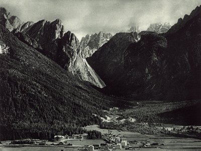 Miasto Dobbiaco w Dolomitach autorstwa Unknown photographer