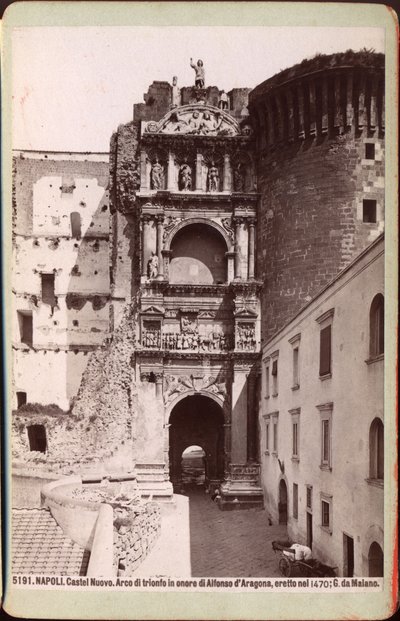 Łuk triumfalny Castel Nuovo, Neapol, ok. 1880 r. (zdjęcie) autorstwa Unknown photographer