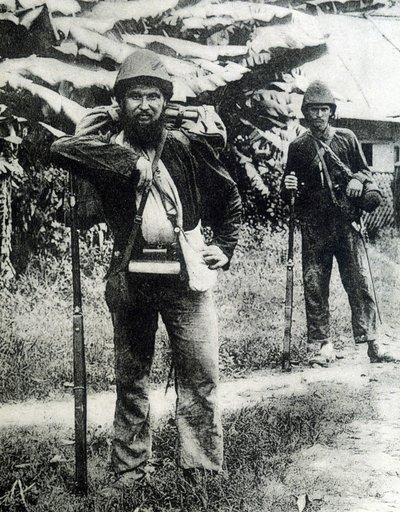 Dwóch żołnierzy ze wsi Tonkin w 1883 roku. autorstwa Unknown photographer